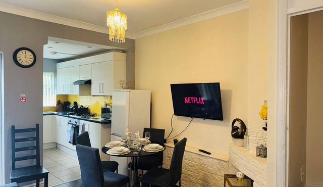 Comfortable 4-bedroom house close to Coventry city centre