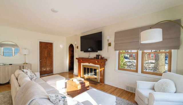 Comfortable 5BR Ames Stay Close to Campus