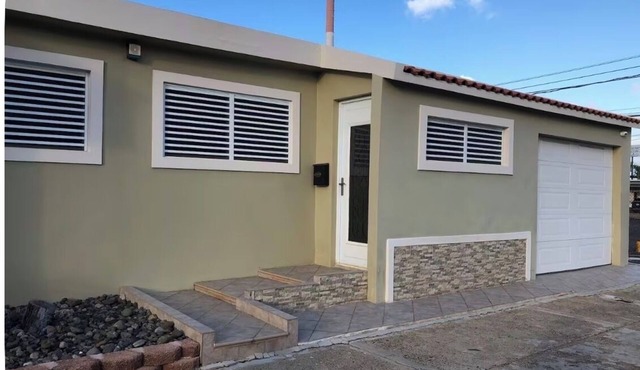 Comfortable accommodation for 8 people, minutes from the airport.