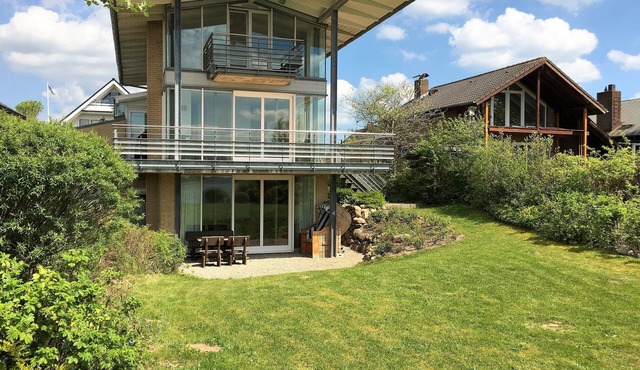Comfortable accommodation with direct Schlei property.