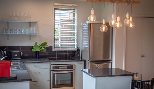 Comfortable Adaptable home in a great location on Waiheke