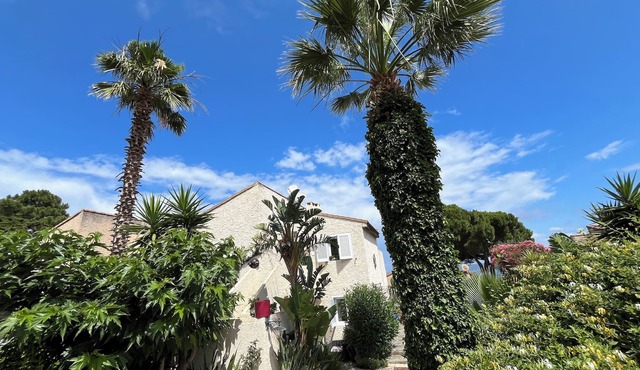 Comfortable air-conditioned apartment 80m from Sant Ambroggio beach