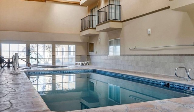 Comfortable Albuquerque Hotel Rooms Near Airport with Indoor Pool - 4 Units