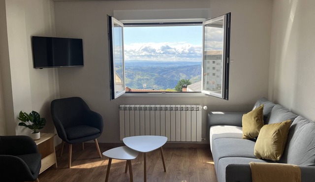Comfortable and quiet apartment in the old town of Castro Caldelas