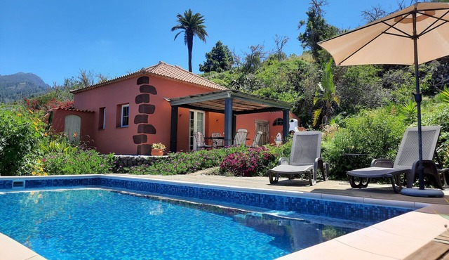 Comfortable and absolute secluded, panorama view on the sunny westside