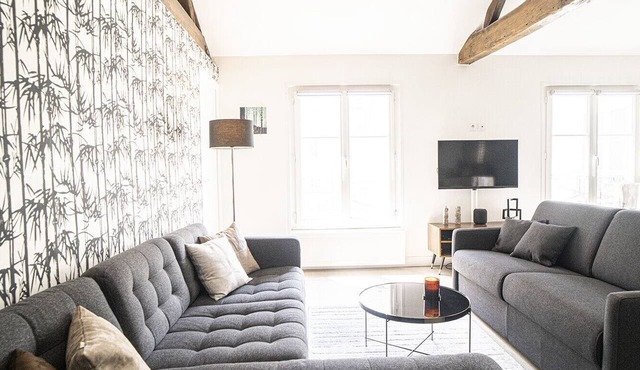 Comfortable and bright 50 m² in Paris 10th.