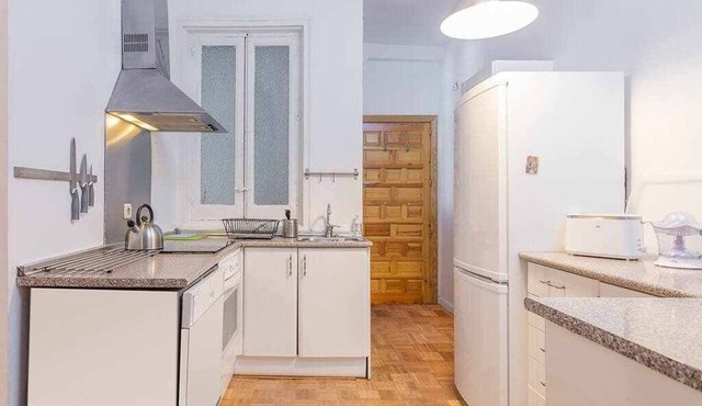 comfortable and centrally located 2 room apartment