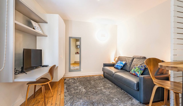 Comfortable and clear studio in the heart of Bordeaux