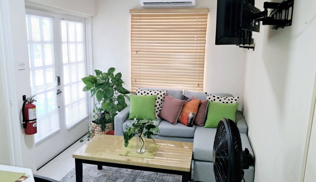 Comfortable and cozy 1-bedroom apartment near beautiful Bridgetown with AC