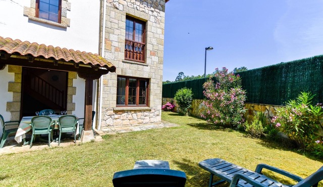 Comfortable and large villa with garden