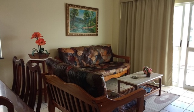 Comfortable and practical 3 bedroom apartment (2 Suites) one block from Praia do Forte