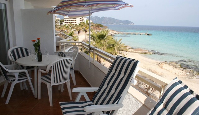 Comfortable and spacious apartment by the long, sandy beach