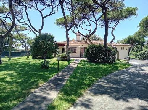 Comfortable and spacious villa - Baia Domizia