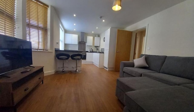Comfortable and spacious 2 bedrooms Free parking