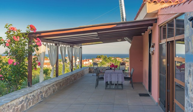 COMFORTABLE AND SUNNY VILLA WITH A WONDERFUL VIEW.