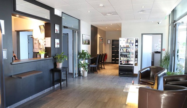 Comfortable Apartment with Breakfast & Metro Acces
