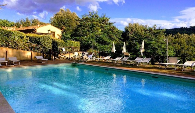 comfortable apartment with private garden in San Gimignano