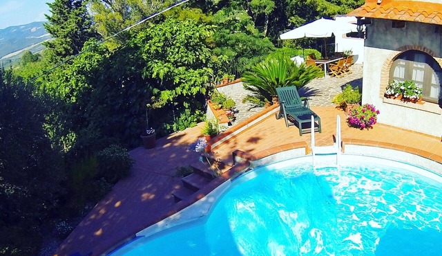 Comfortable apartment, pool, wifi, only 12 km from the sea, gr. terrace