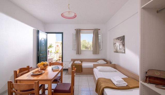 Comfortable Apartment with Shared Pool & Beautiful Garden