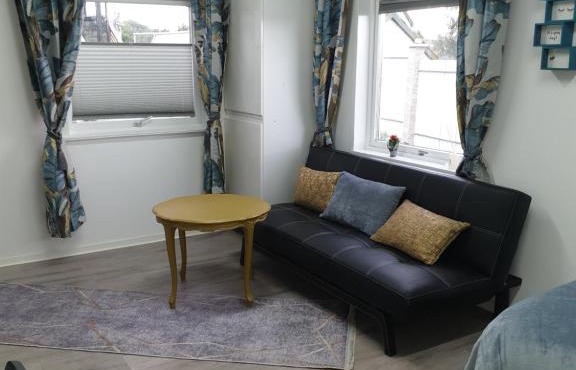 Comfortable apartment, 10min Airport