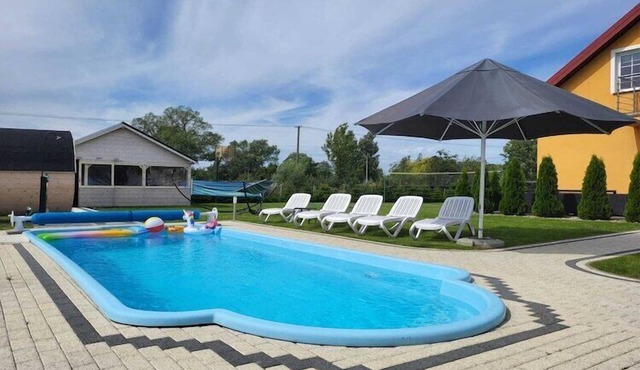 Comfortable apartment, 5 bedrooms, summer pool