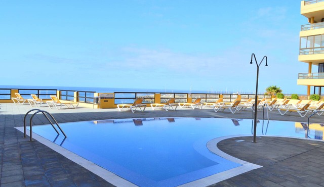 Comfortable apartment with private solarium, WiFi and heated swimming pools