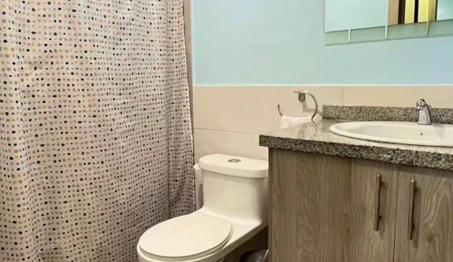 Comfortable apartment for 8 people, North of Quito, close to Solca and US embassy.