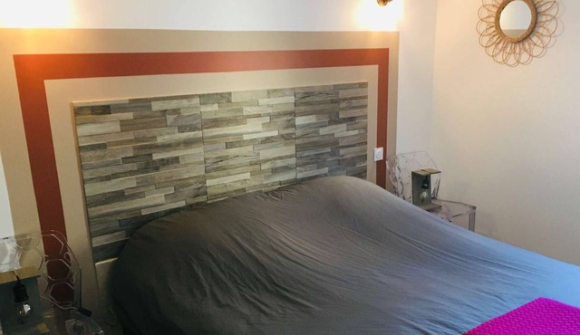 Comfortable Apartment: Parking, AC, Wifi