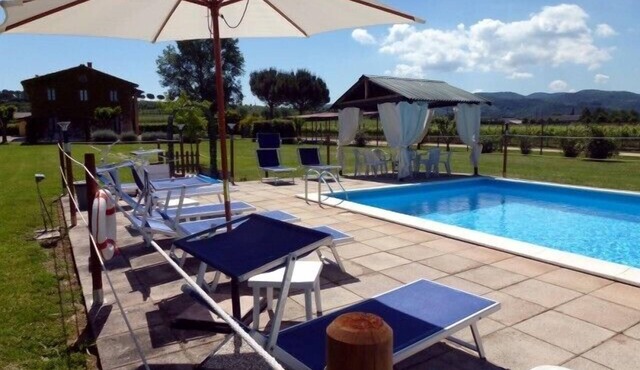 Comfortable Apartment In A Farmhouse With Pool Near Assisi And Perugia