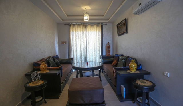 COMFORTABLE APARTMENT NEAR THE SEA AND SOUK