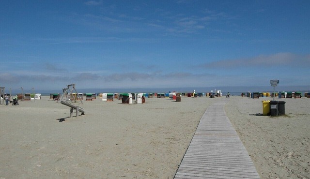 Comfortable apartment on the dike, child-friendly, garden, beach chair, WiFi