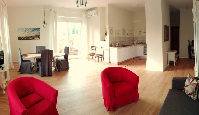 Comfortable apartment with private terrace near the center of Florence