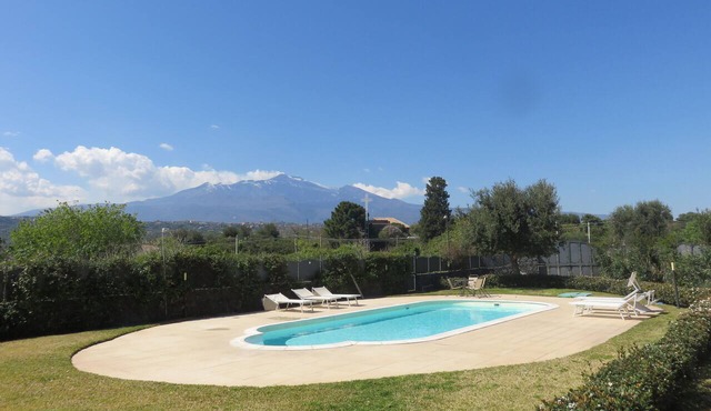 Comfortable apartment with private terrace, swimming pool overlooking the sea