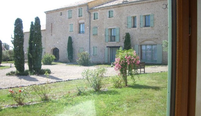 Comfortable apartment with pool in the heart of Valensole Plateau