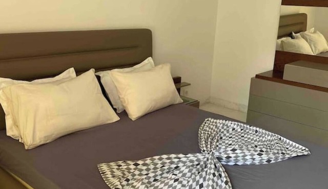 Comfortable apartment with private parking