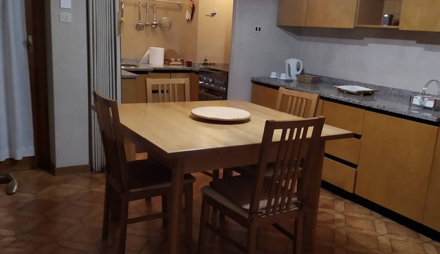 Comfortable apartment, with its own covered parking space and 6 beds