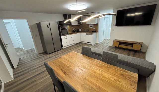 Comfortable apartments for fitters and vacation apartments in a detached house with garden and balcony