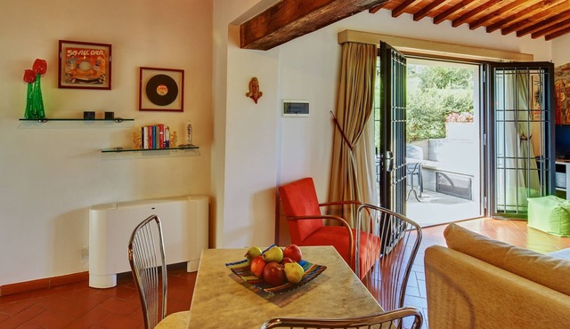 Comfortable appartement sourranded by greenery close to Florence city centre