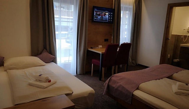 Comfortable double room with sofa bed - Hotel Aschauer Hof