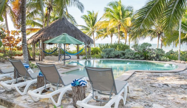 Comfortable beds & a hot meal await you. Beach front. LasTunas - Telchac Pto.