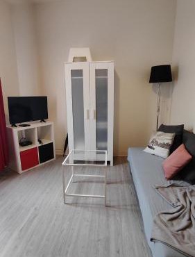 Comfortable & bright Parisian studio!