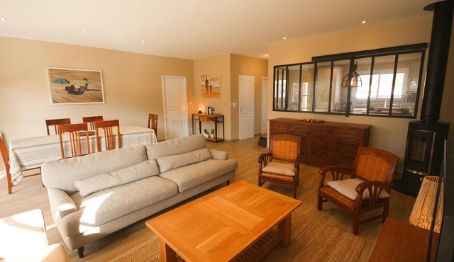 Comfortable, bright villa close to the ocean. The calm of the beach