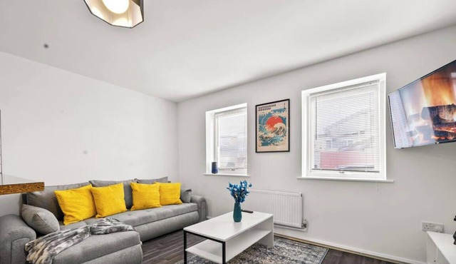 Comfortable Bristol 2BD Home