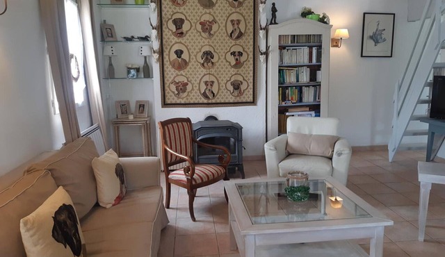 Comfortable cottage near Moulins with garden & wood stove