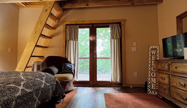Comfortable cabin in the mountains of North Carolina, located near TIEC.