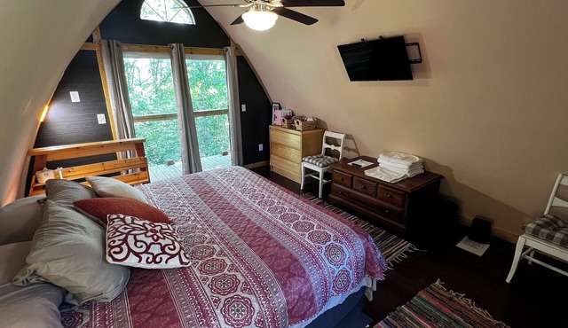 Comfortable cabin in the mountains of North Carolina, located near TIEC.