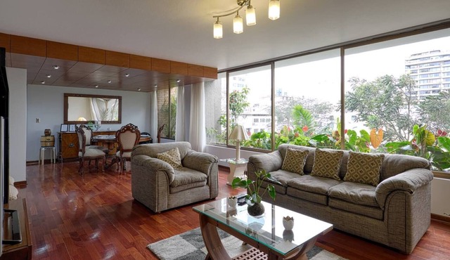 Comfortable & Central 3-BDR apart in San Isidro, Lima (10 min from the ocean)