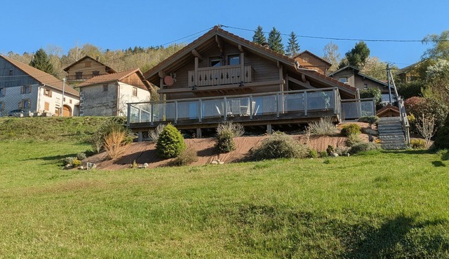 Comfortable chalet with terrace and wood stove, pets allowed