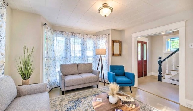 Comfortable, Charming Home Near Outdoor Adventure. Pet Friendly!