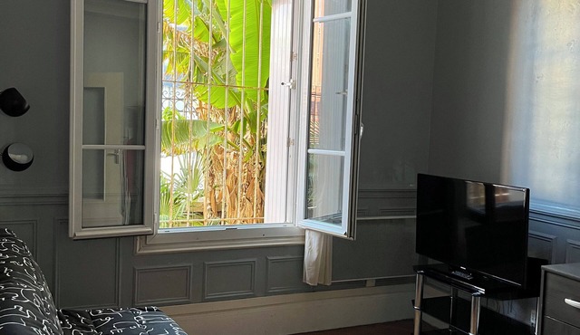 Comfortable city center studio near train station
